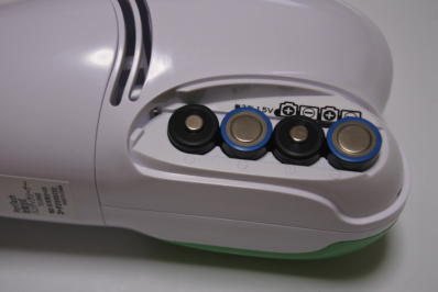 乾電池式の掃除機の電池