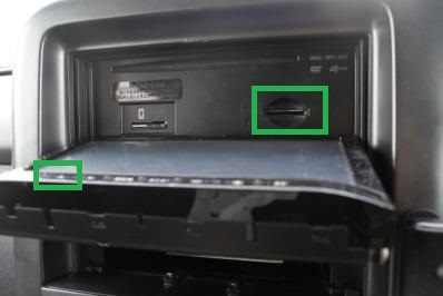 楽ナビのSDカードスロットル