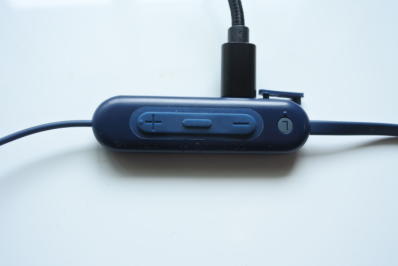 ワイヤレスイヤフォンの充電